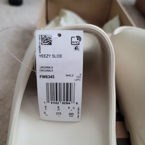 NWT YEEZY SLIDES